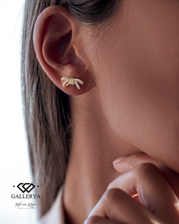 گوشواره طلا طرح پاپیون مینیاتوری با نگین1